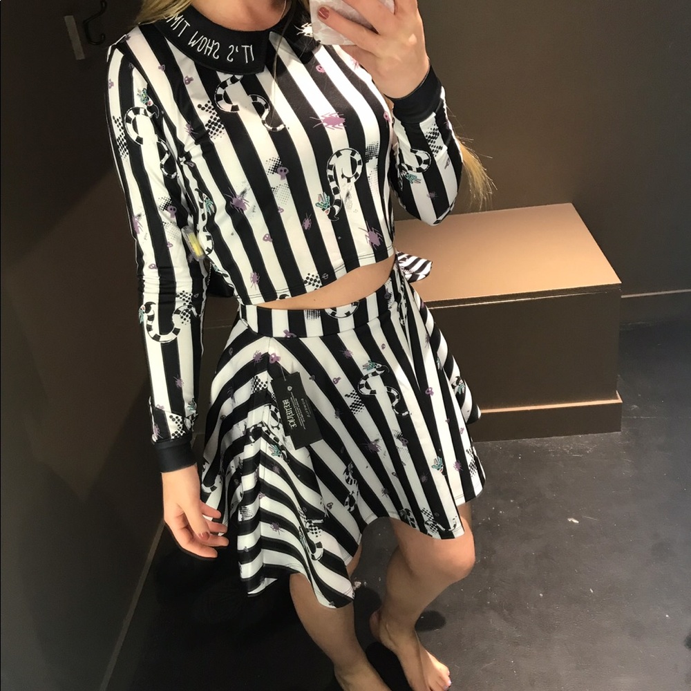 Beetle juice outfit